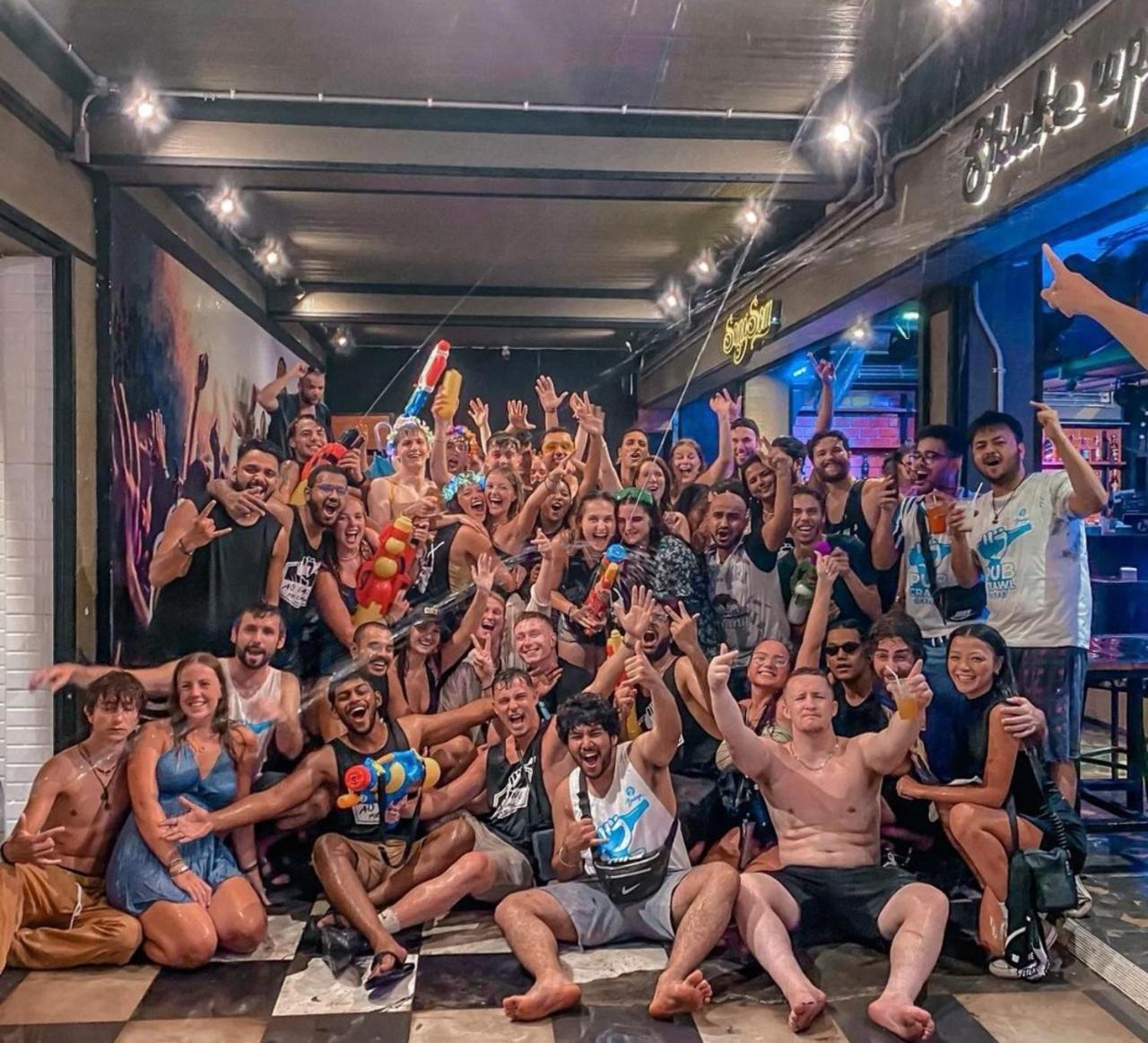 Ao Nang 阳台派对旅舍 - 仅限18岁以上的成人入住旅舍 外观 照片
